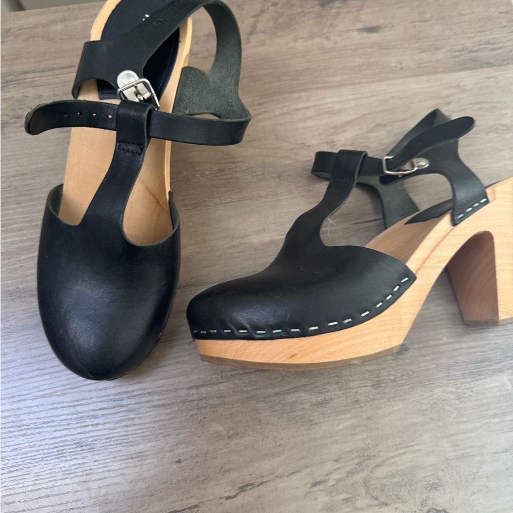 Swedish Hasbeens Black Leather Women's Clogs